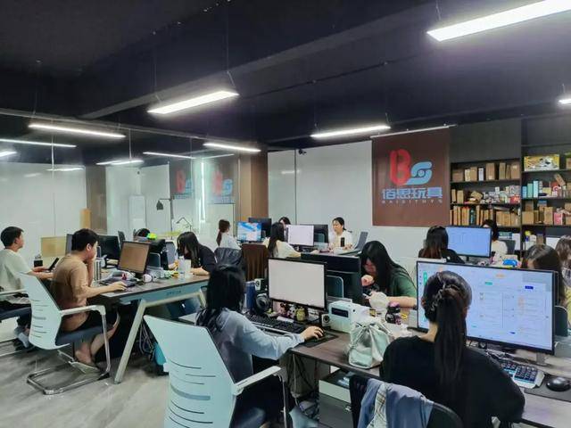 潮汕小伙5000元起家，睡地板拼出工厂与门店王国